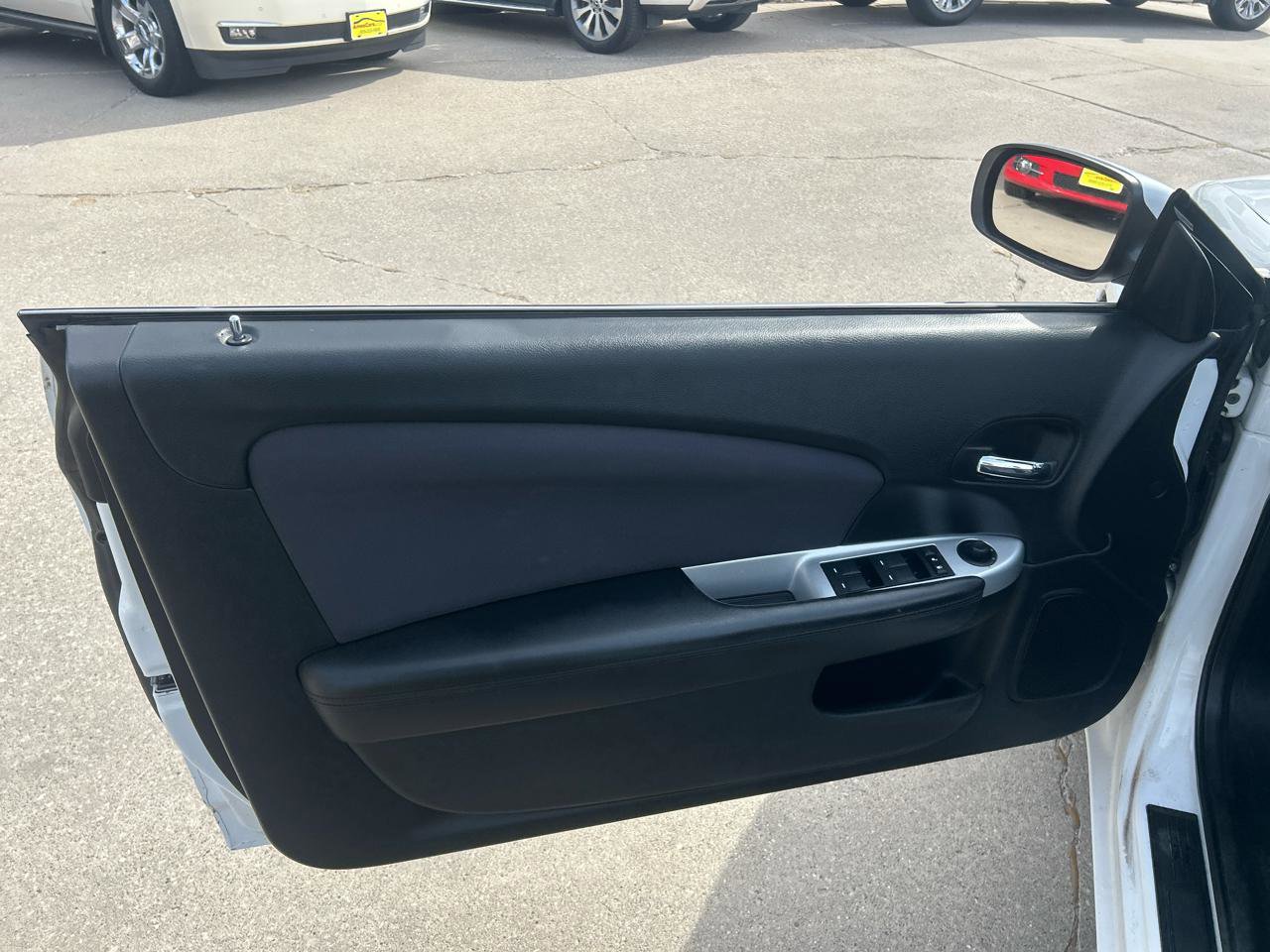 Used 2014 Chrysler 200 Touring FWD image 9