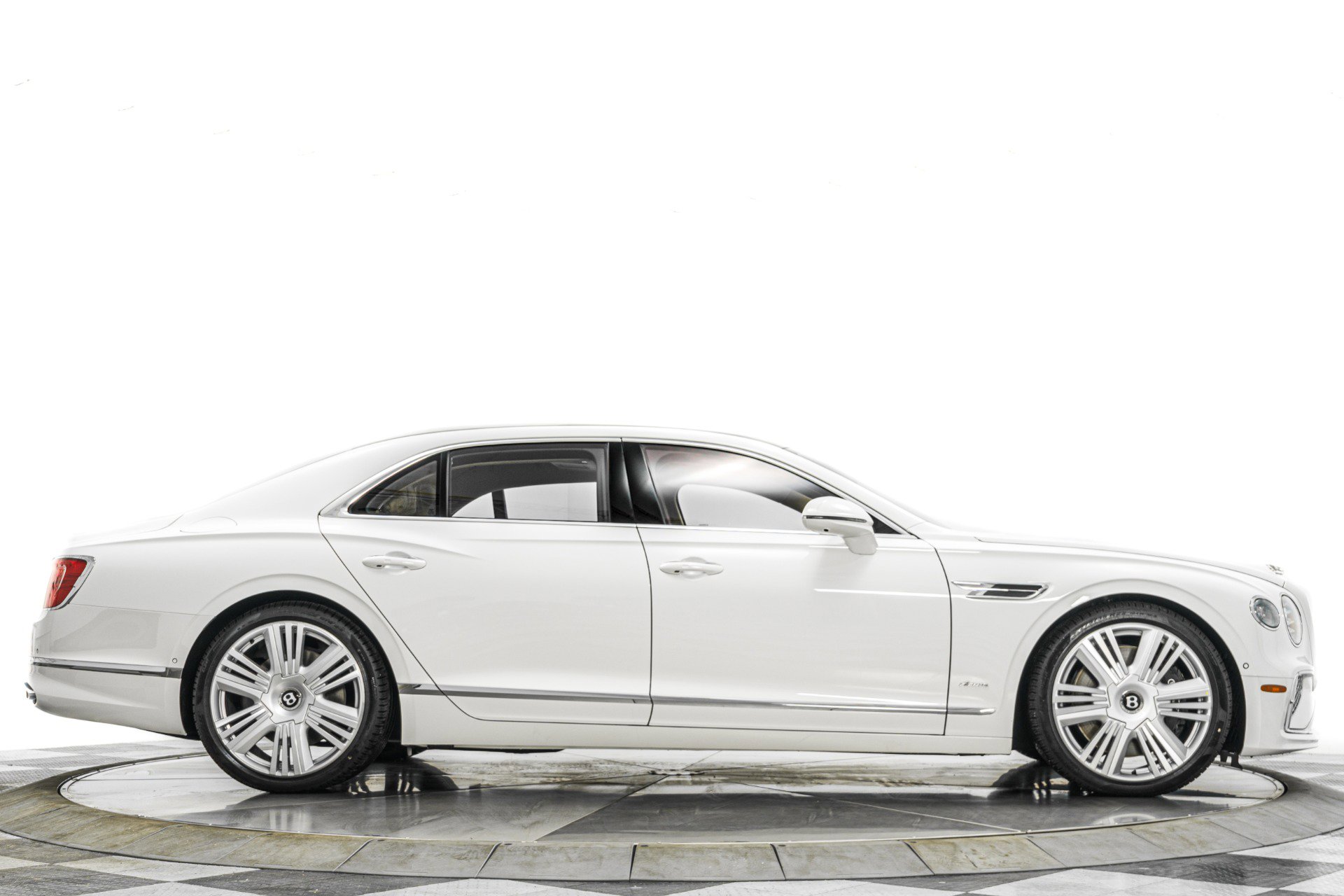 Used 2026 Bentley Flying Spur Plug-In Hybrid image 45