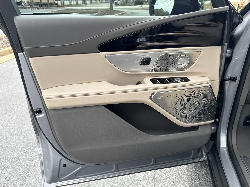 Used 2025 Lincoln Nautilus Reserve image 16