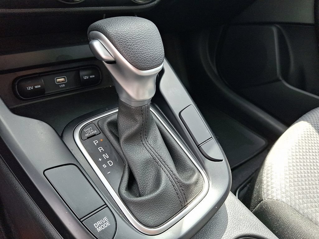 Used 2025 Kia Soul LX w/ LX Technology Package FWD image 15