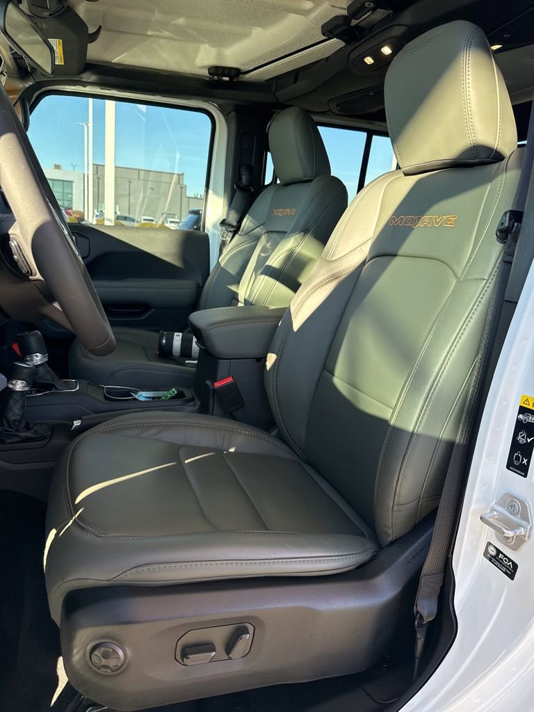 Used 2025 Jeep Gladiator Mojave w/ Convenience Group image 11