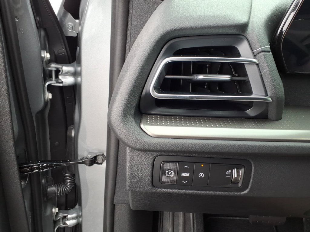 New 2027 Chevrolet Traverse LT w/ Sun and Wheel Package FWD image 27