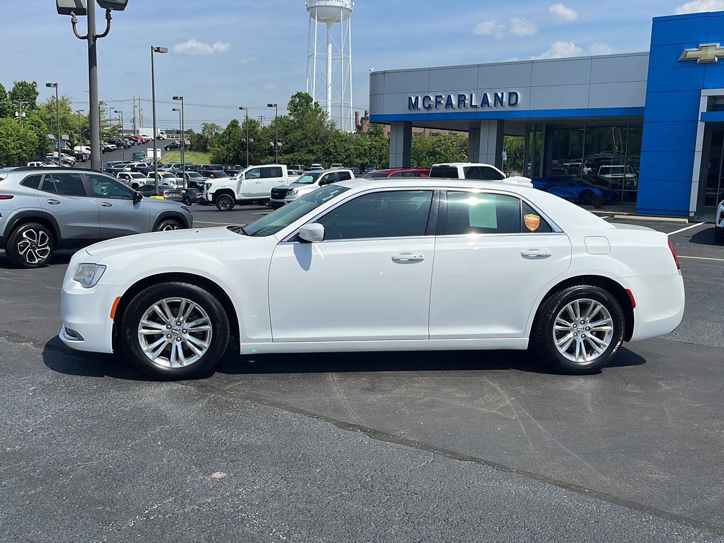 Used 2017 Chrysler 300 Limited w/ Value Package RWD image 2