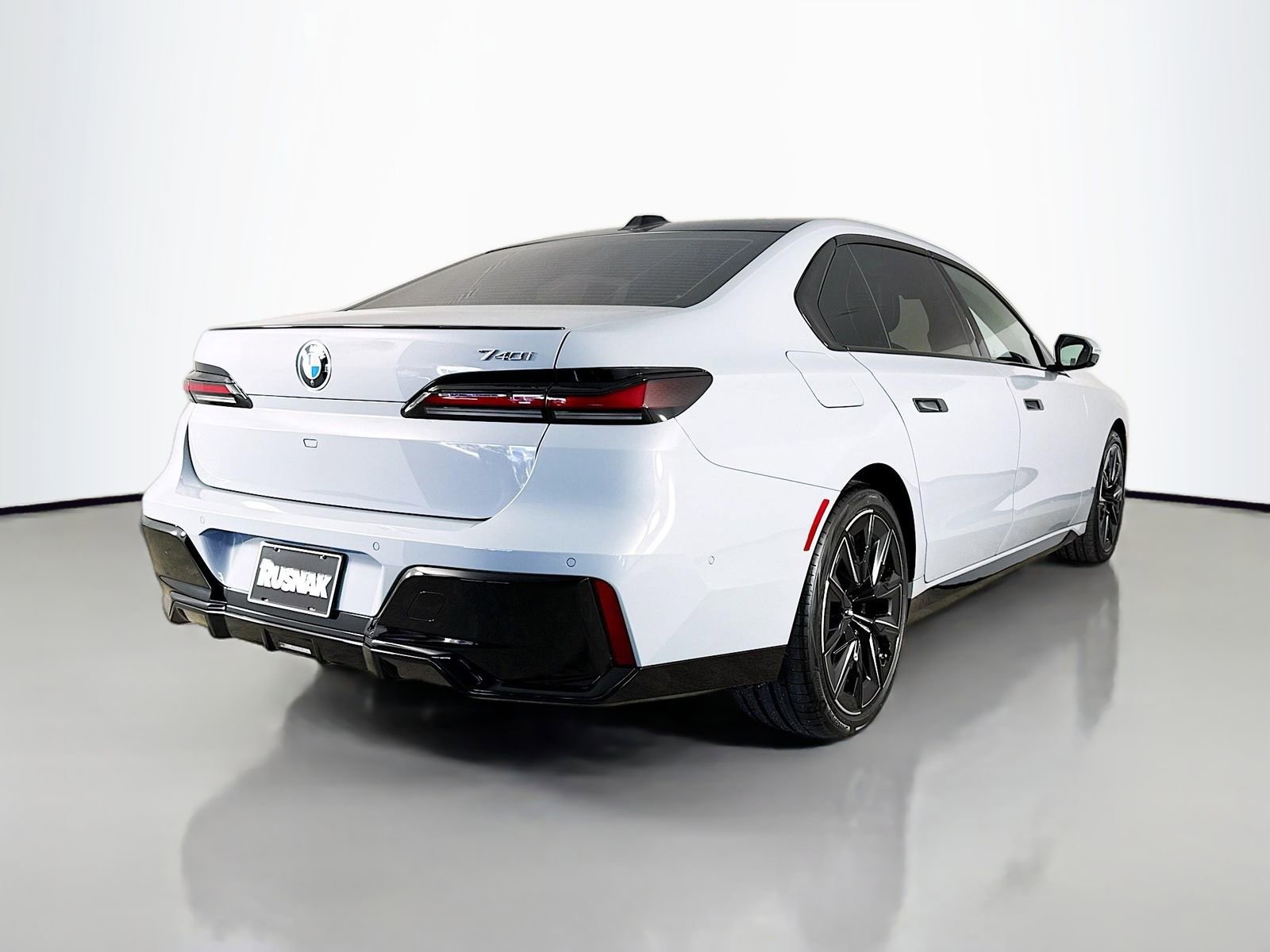 Certified 2025 BMW 740i image 7