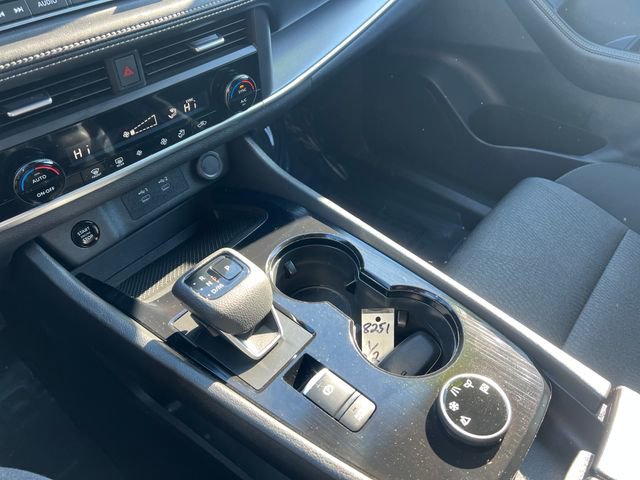Used 2024 Nissan Rogue SV image 21