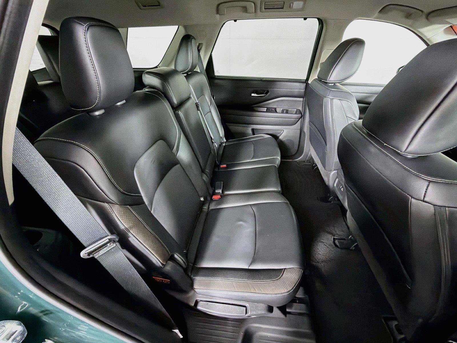 Used 2023 Nissan Pathfinder SL AWD/4WD image 30