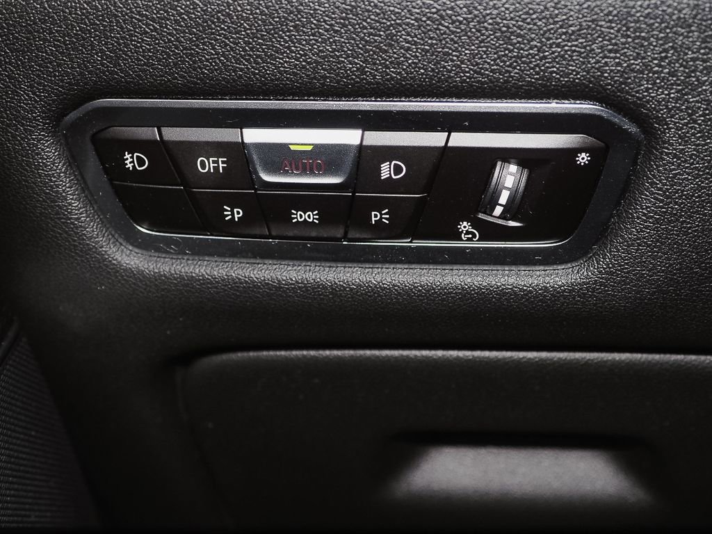 Used 2022 BMW X7 xDrive40i w/ M Sport Package image 32