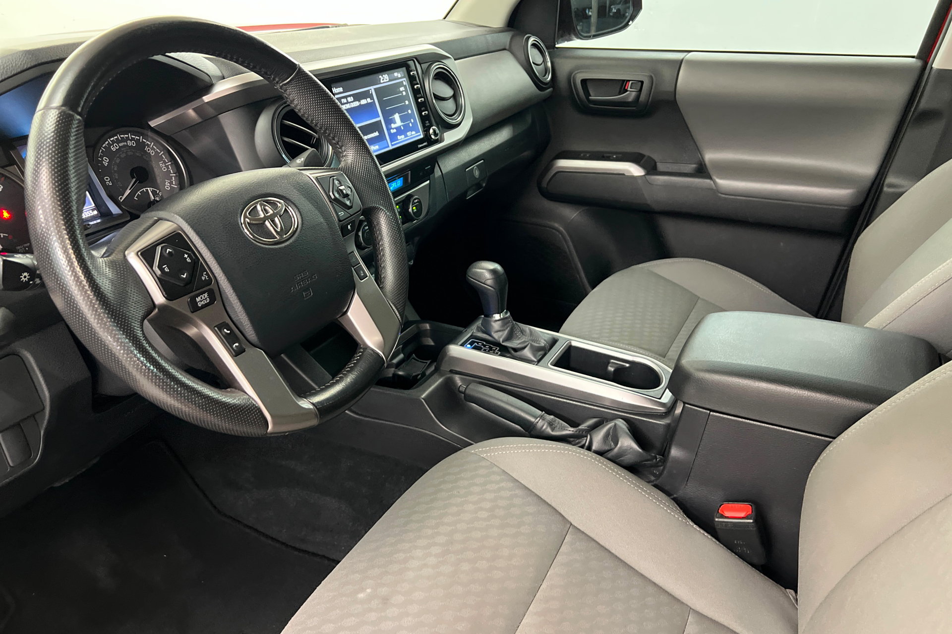 Used 2023 Toyota Tacoma SR5 RWD image 17
