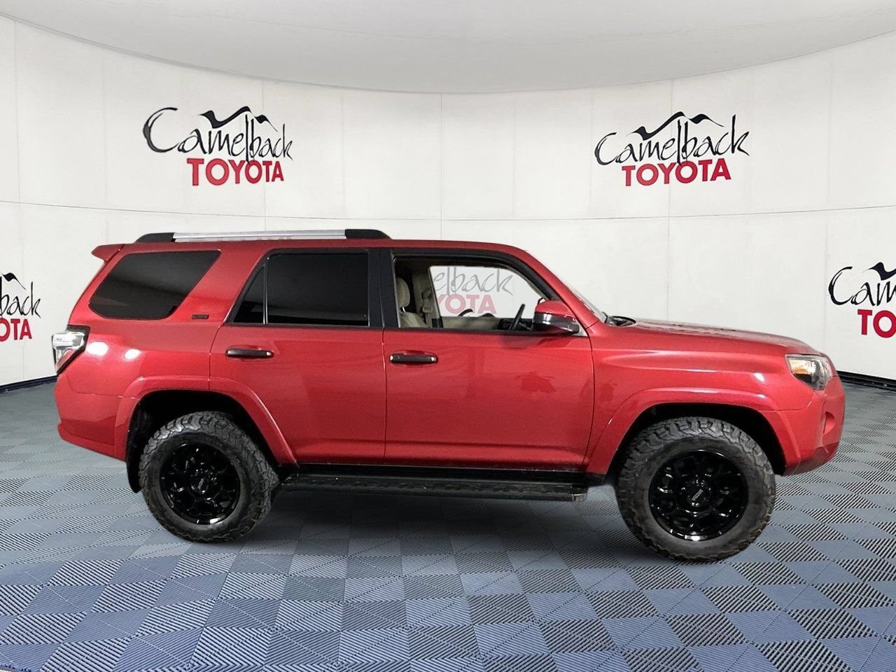 Used 2022 Toyota 4Runner SR5 AWD/4WD image 9