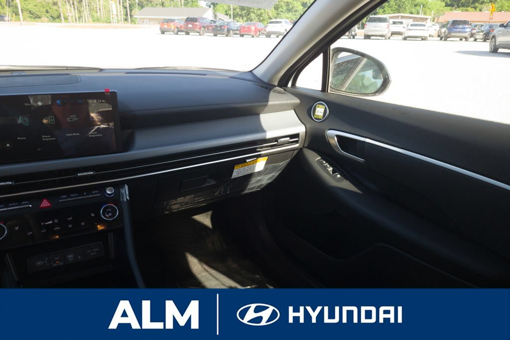 New 2026 Hyundai Sonata SEL FWD image 17