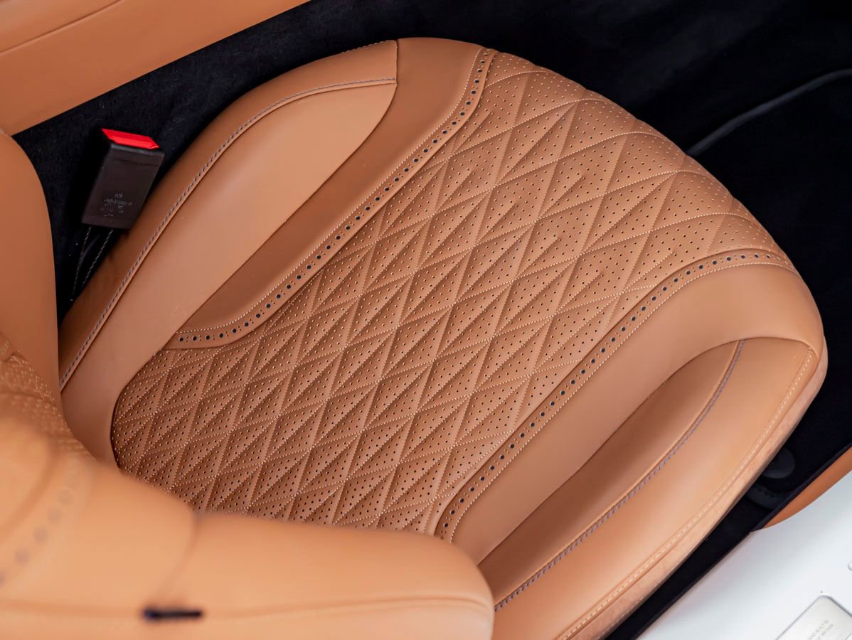 Used 2024 Aston Martin DB12 Coupe RWD image 21