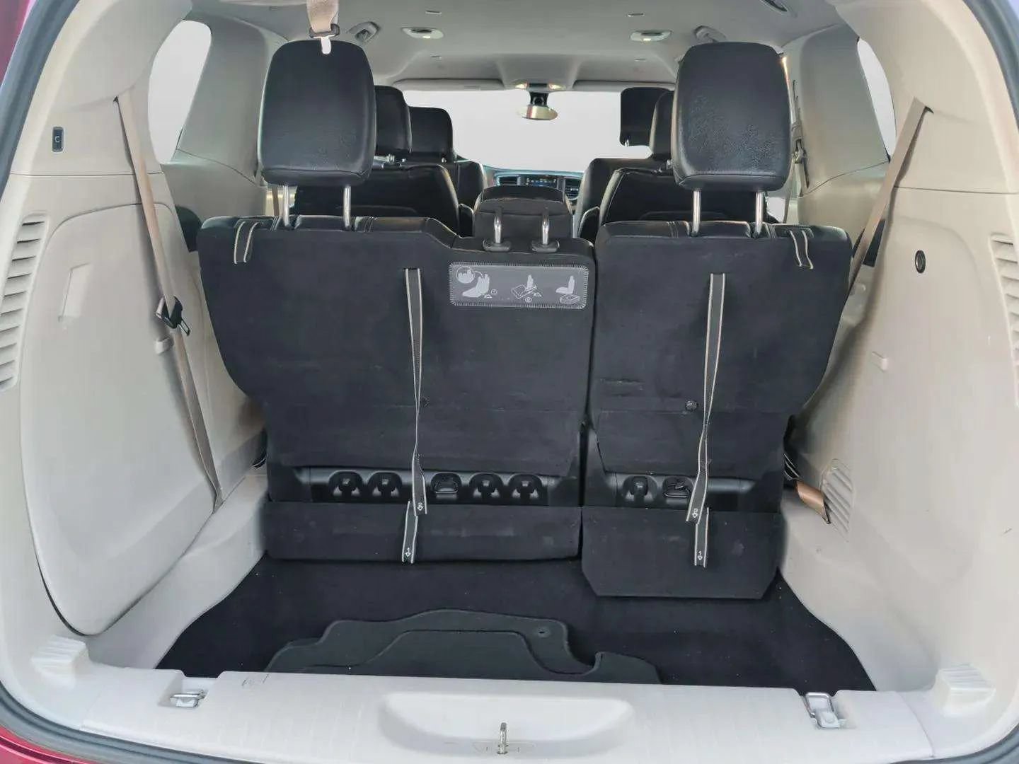 Used 2020 Chrysler Pacifica Touring-L FWD image 32