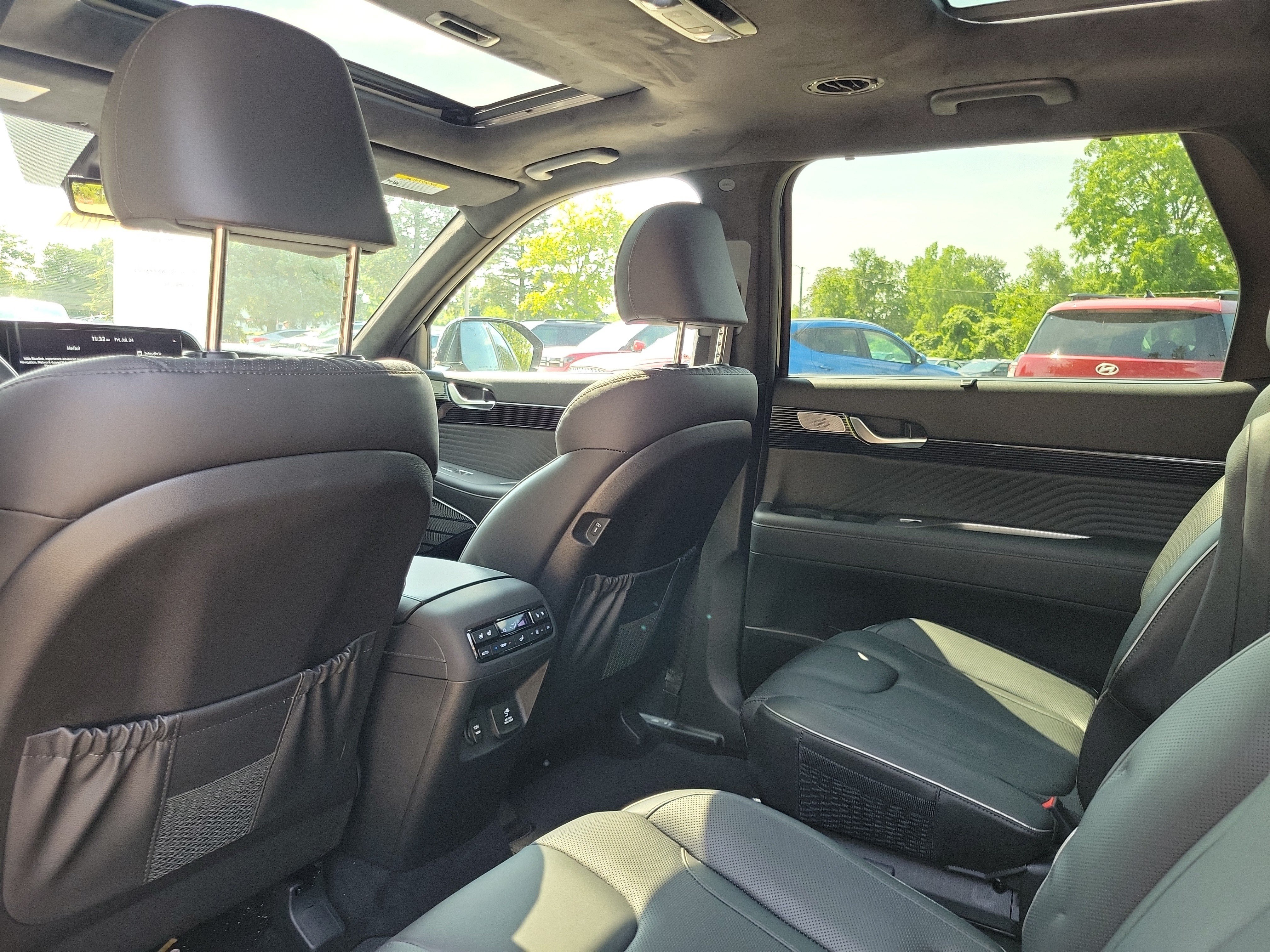 Used 2025 Hyundai Palisade Calligraphy FWD image 14