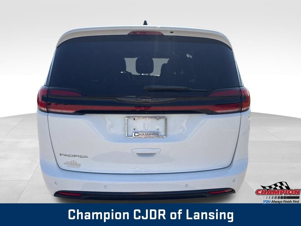 Used 2025 Chrysler Pacifica Limited FWD image 7