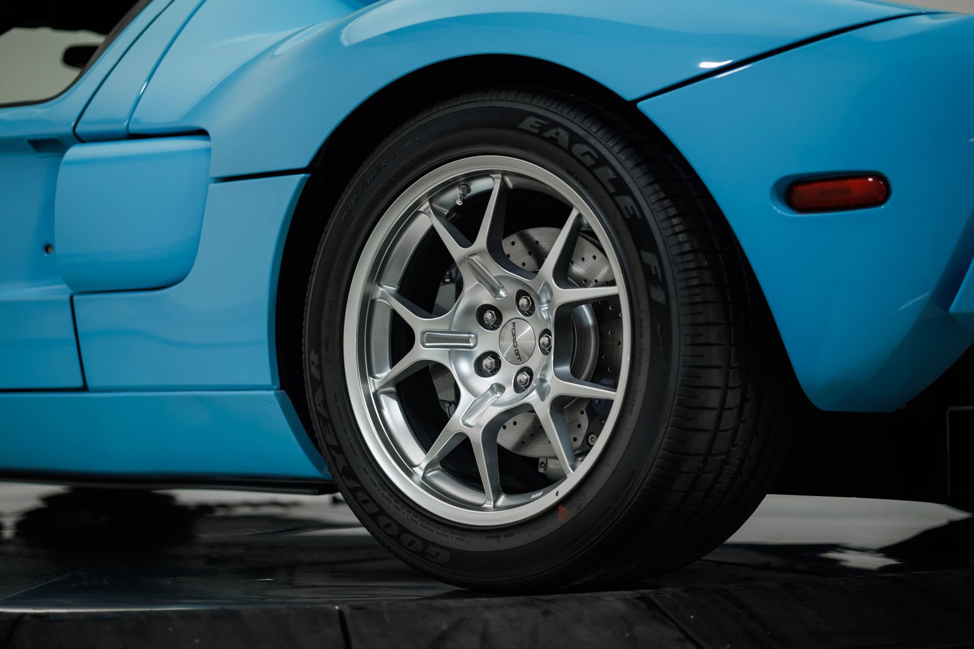 Used 2006 Ford GT image 34