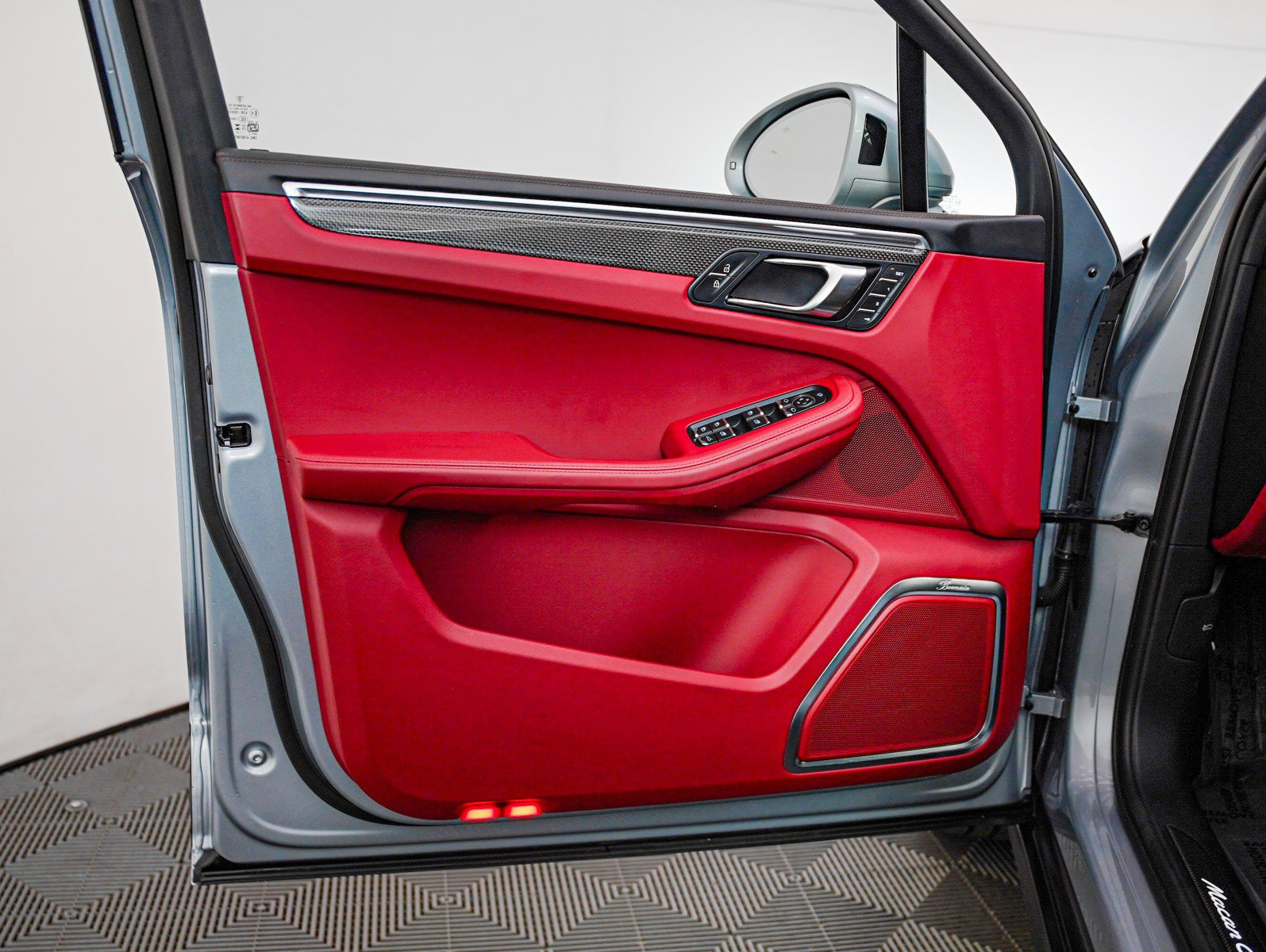 Certified 2025 Porsche Macan GTS image 26