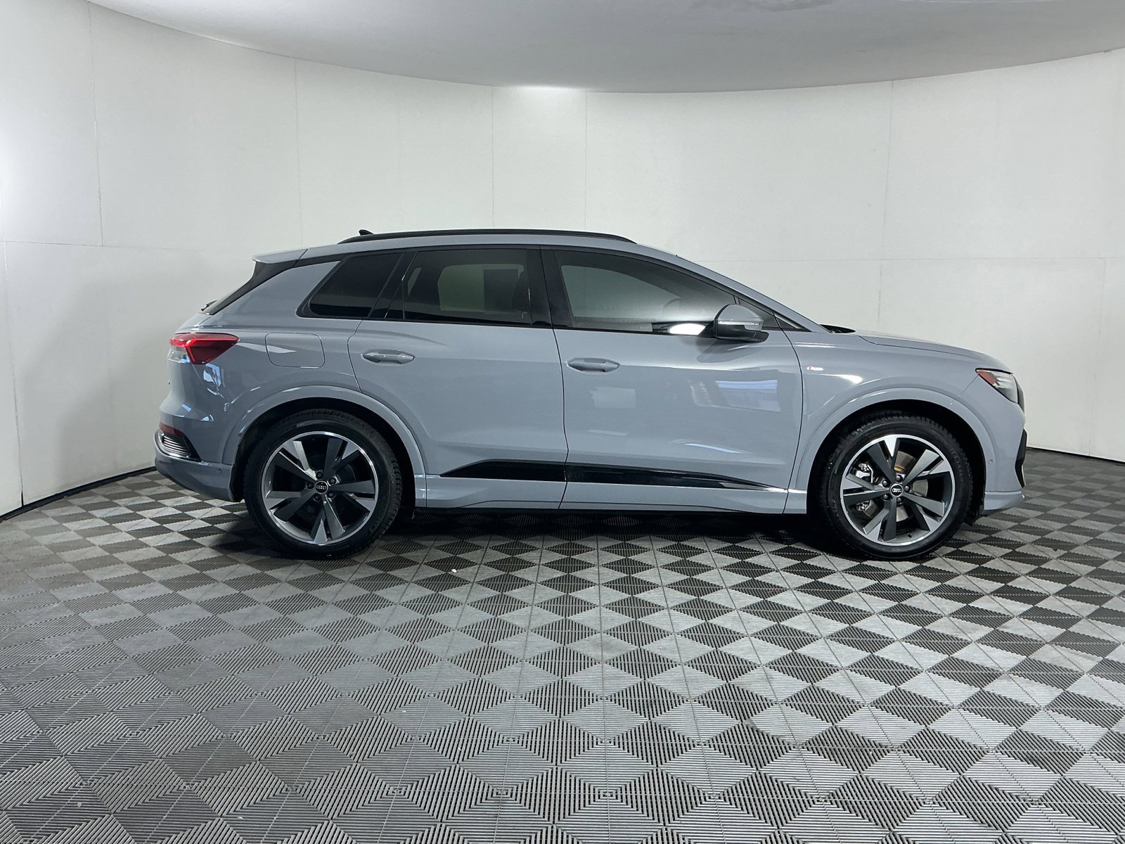 Used 2024 Audi Q4 e-tron Prestige w/ Black Optic Package AWD/4WD image 8
