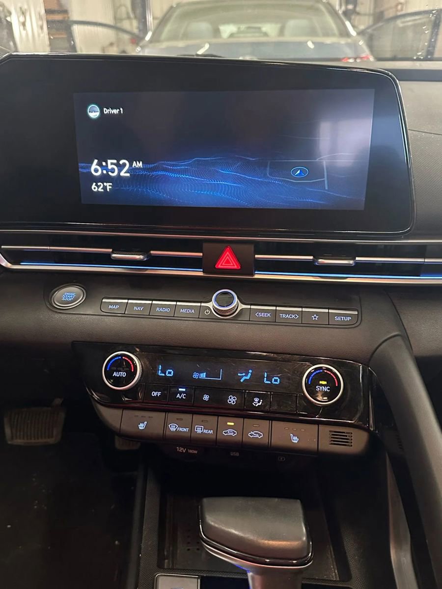 Used 2021 Hyundai Elantra Limited image 8