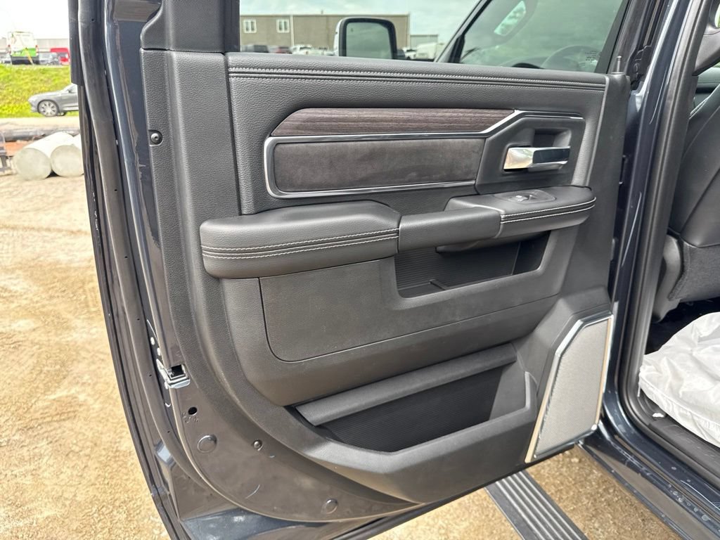 New 2026 RAM 2500 Laramie AWD/4WD image 24