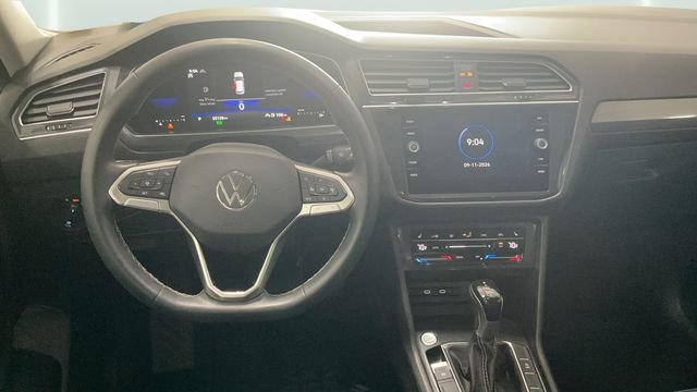 Used 2022 Volkswagen Tiguan SE AWD/4WD image 10