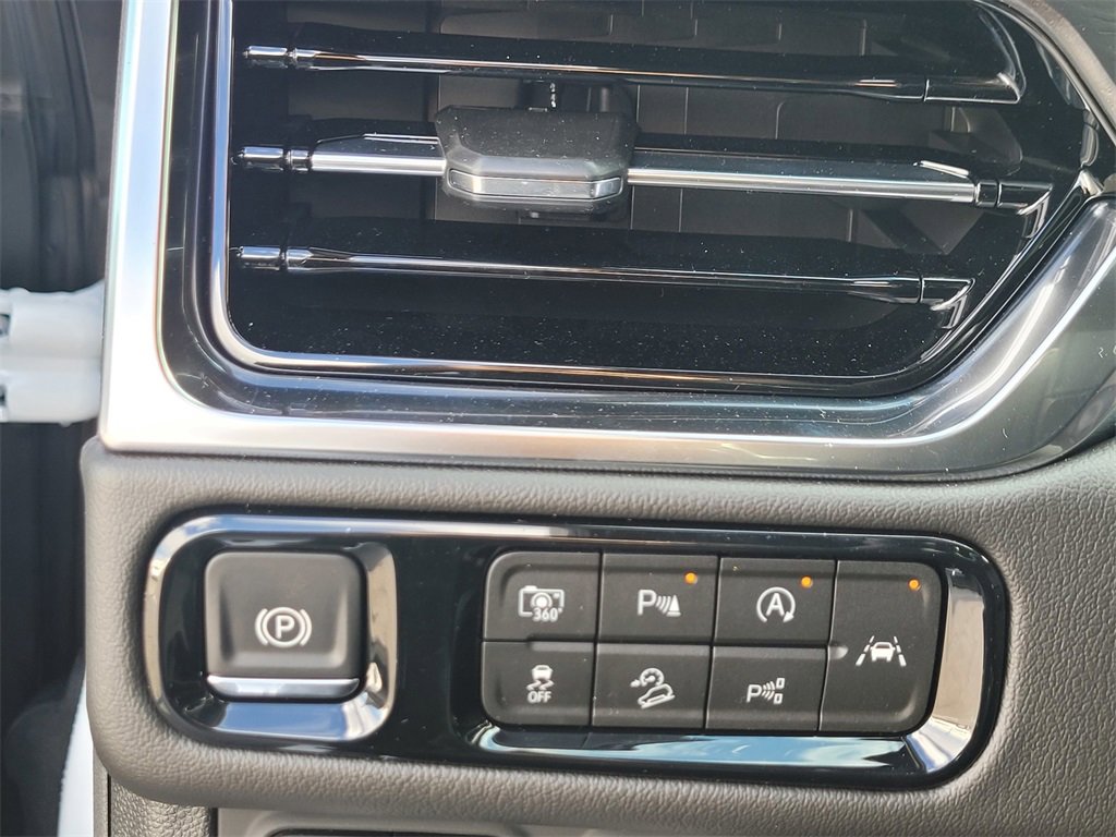 New 2026 GMC Yukon XL Denali image 24