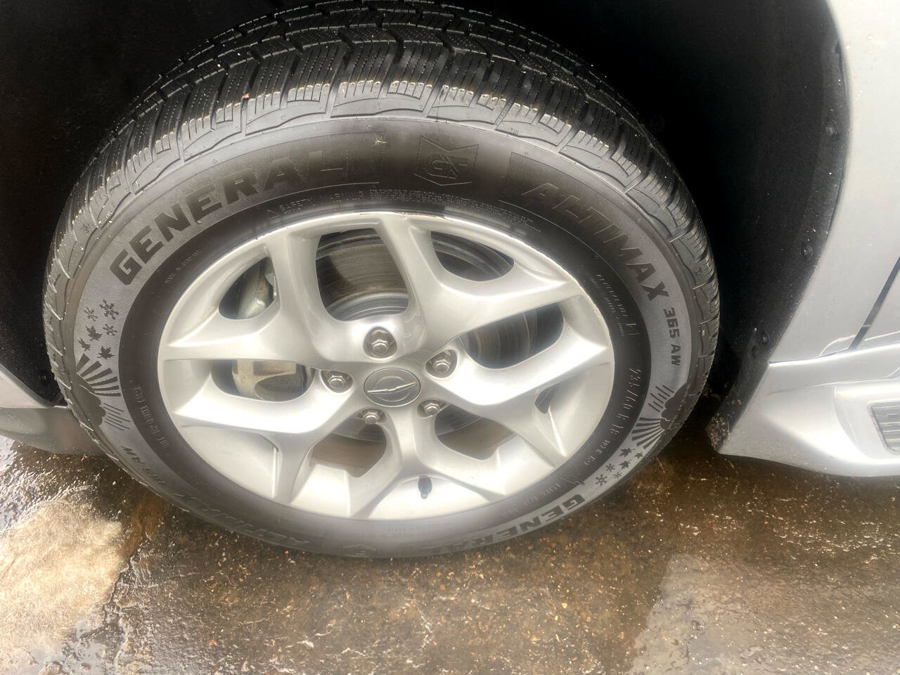 Used 2018 Chrysler Pacifica Touring-L w/ Tire & Wheel Group image 36