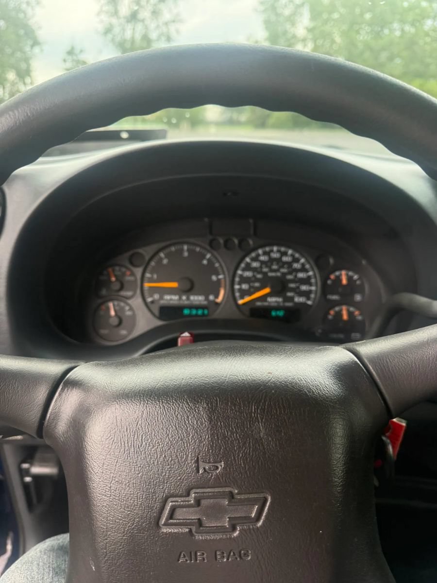 Used 2001 Chevrolet S10 Pickup LS AWD/4WD image 12