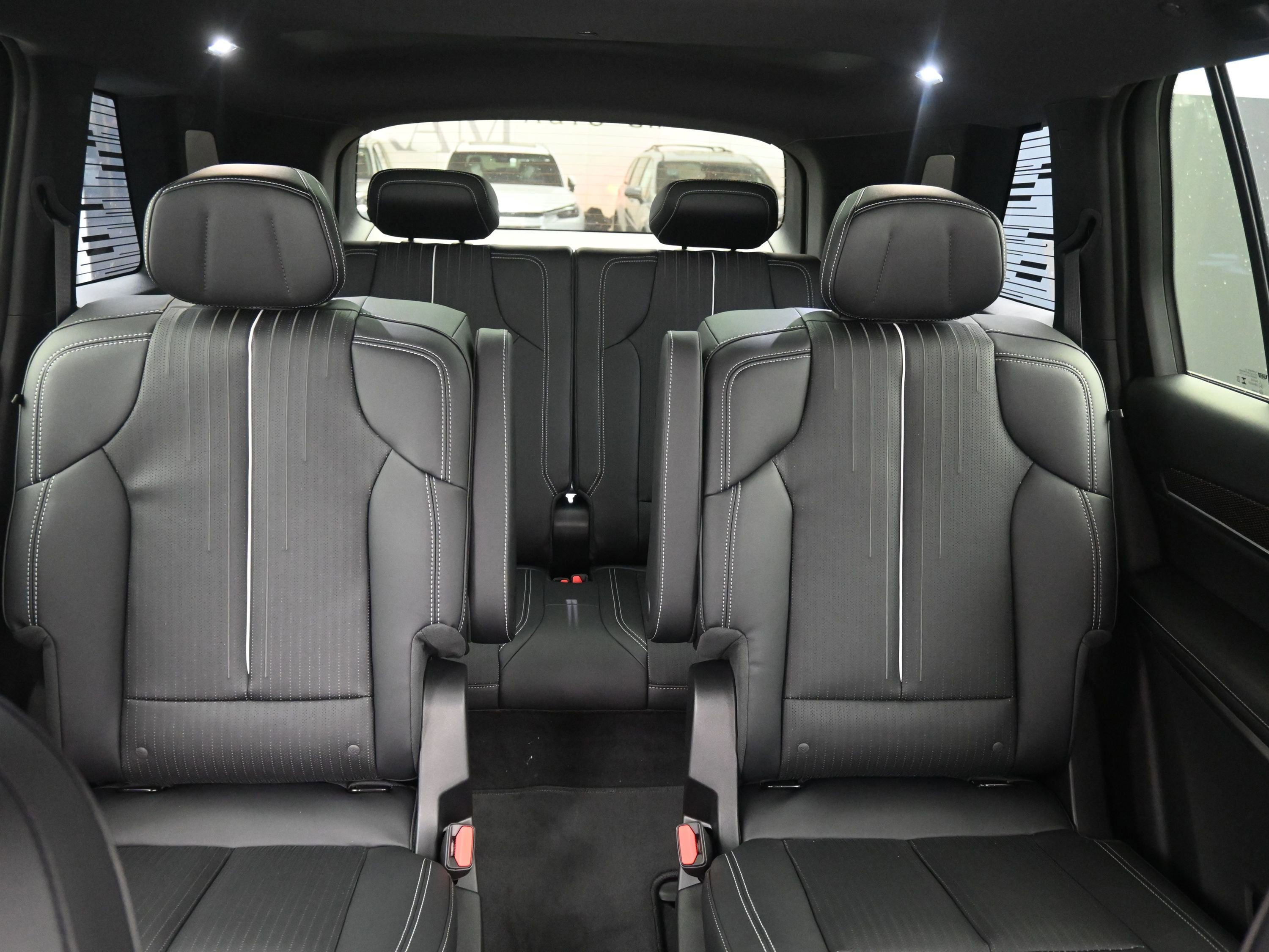 New 2026 Cadillac Vistiq Luxury image 14