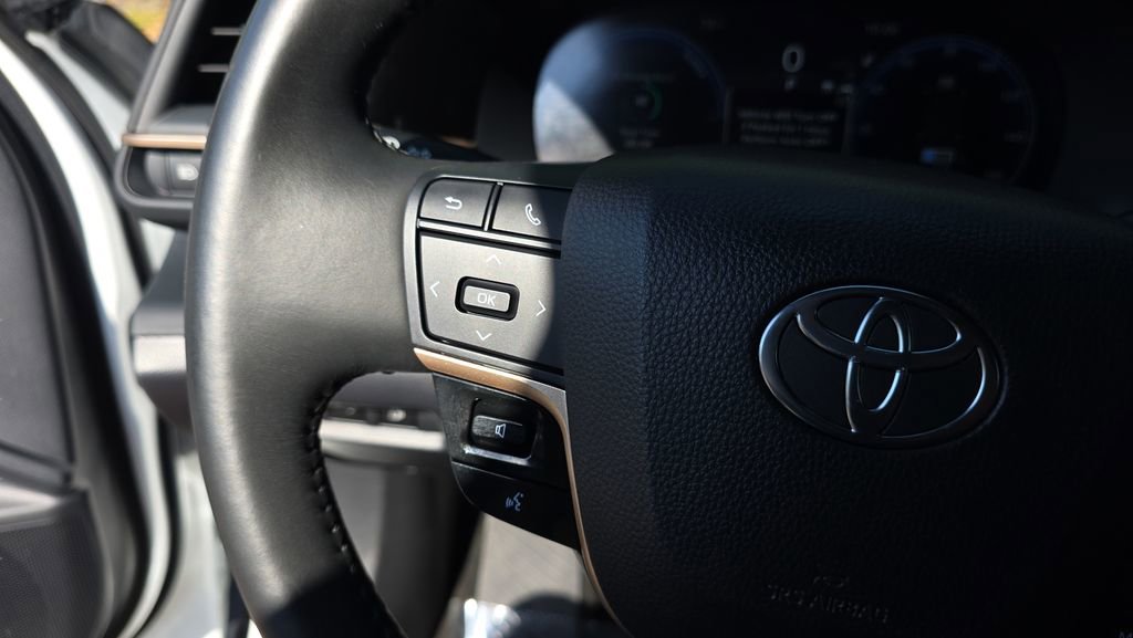 Used 2023 Toyota Crown XLE image 25