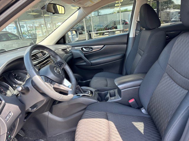 Used 2017 Nissan Rogue SV w/ Midnight Edition image 10