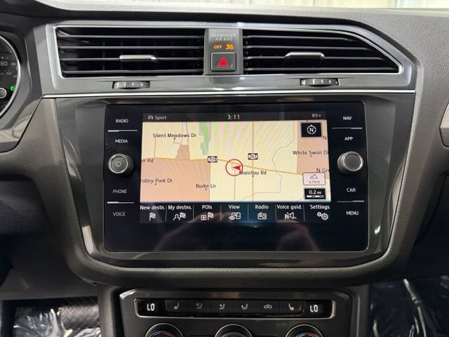 Used 2018 Volkswagen Tiguan SEL AWD/4WD image 15