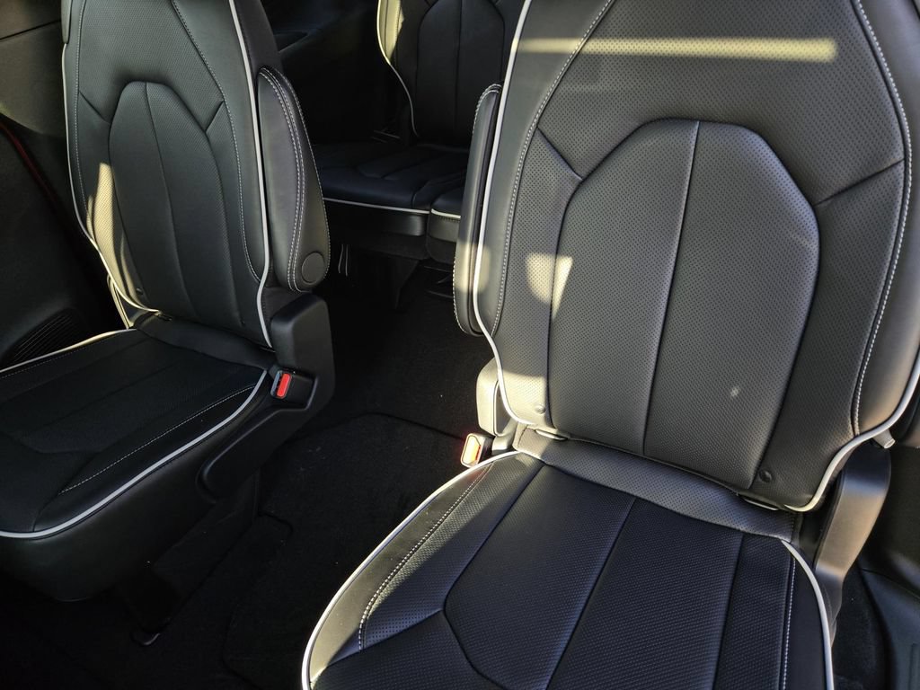 New 2026 Chrysler Pacifica Limited w/ S Appearance Package FWD image 12