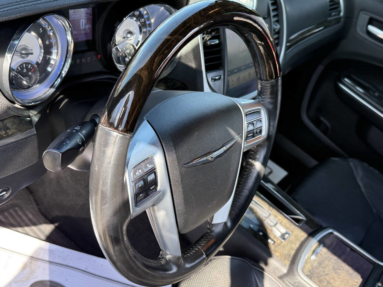 Used 2011 Chrysler 300 C image 10