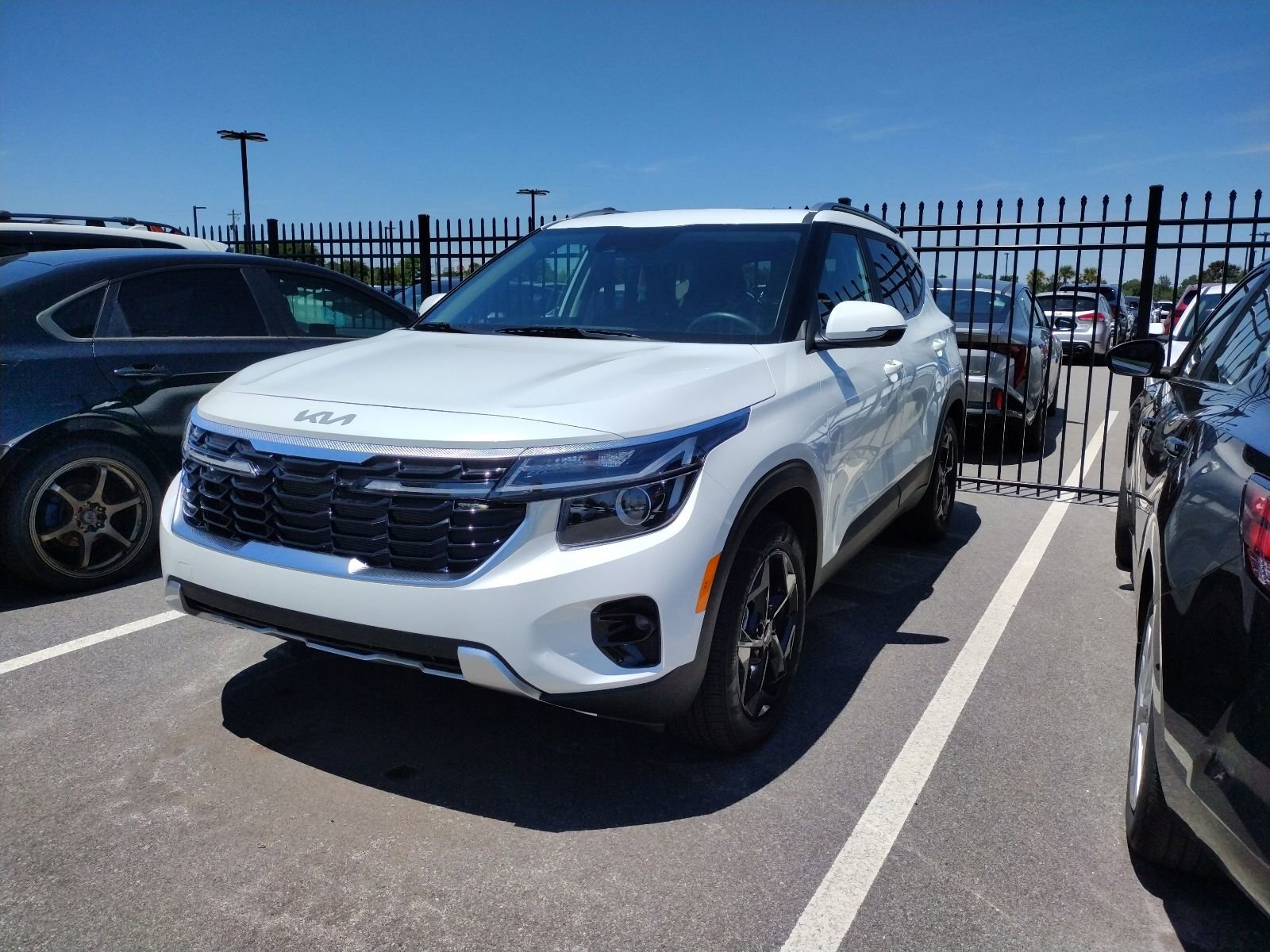 Used 2026 Kia Seltos EX w/ EX Sunroof Package FWD image 3