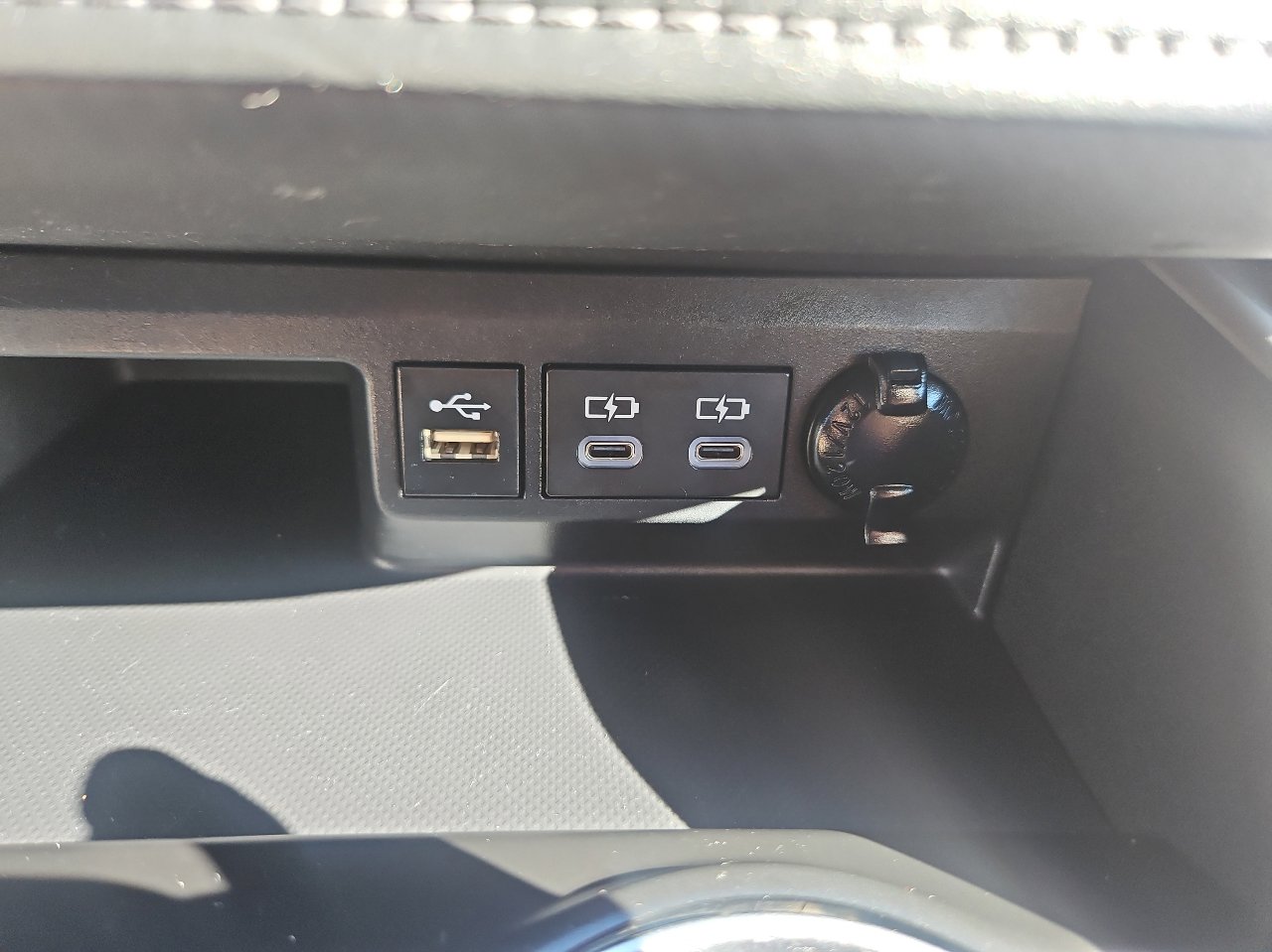 Used 2023 Toyota Highlander LE image 36