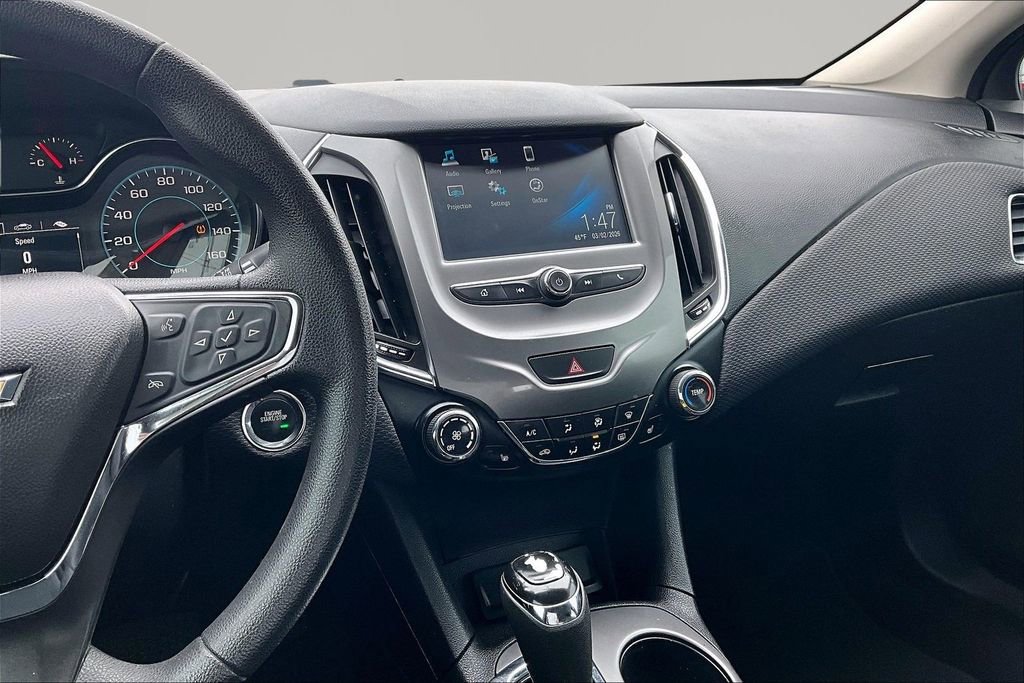 Used 2017 Chevrolet Cruze LT w/ Convenience Package image 6