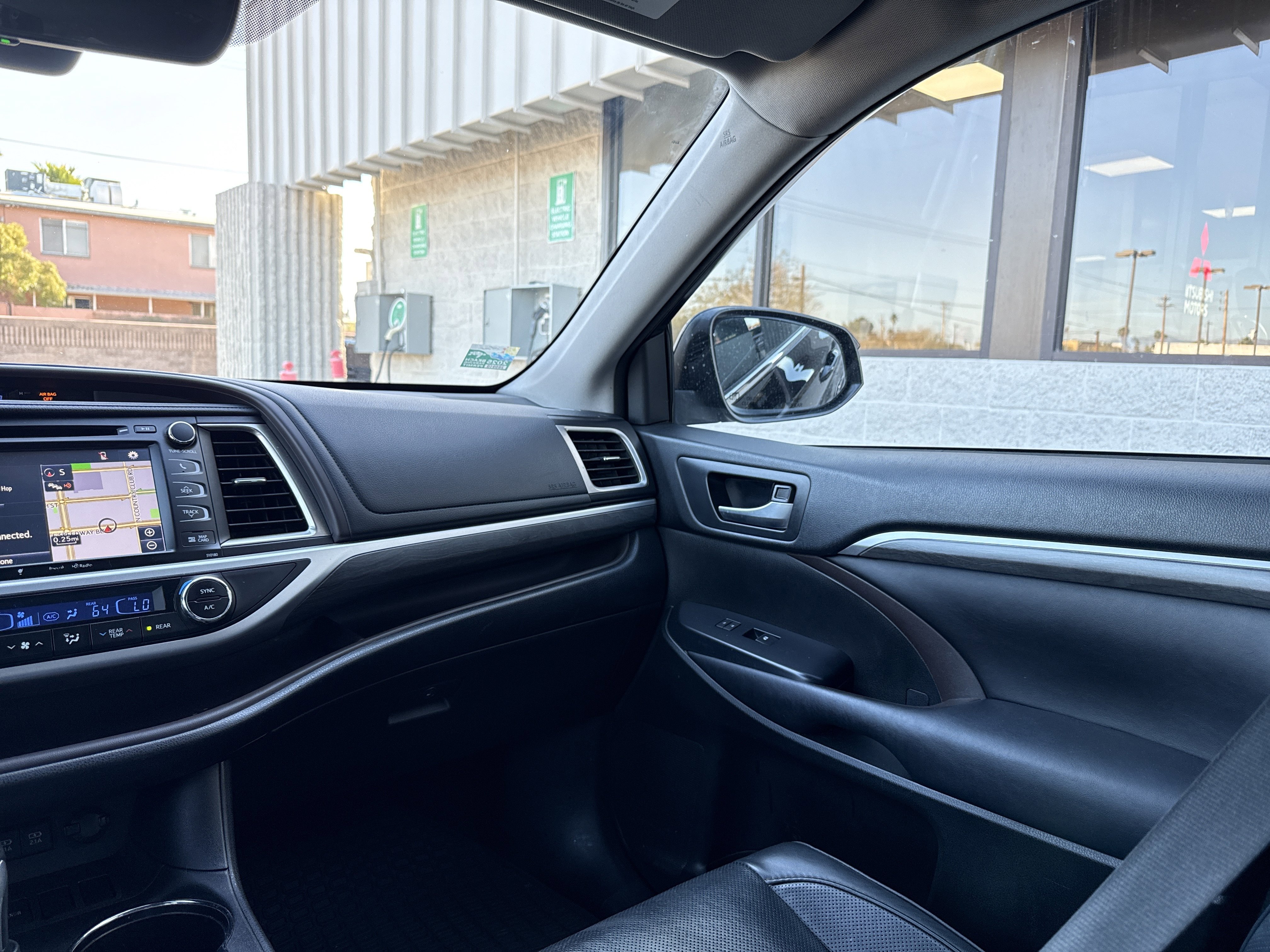 Used 2017 Toyota Highlander Limited image 23