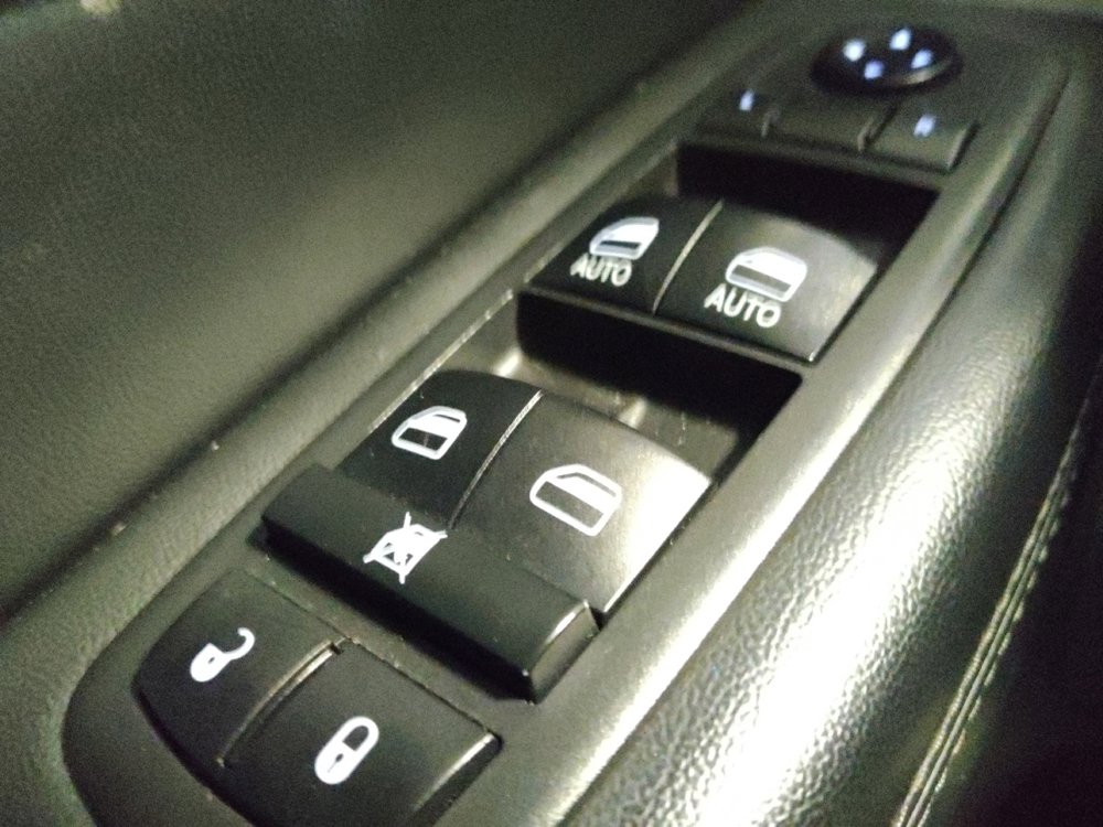 Used 2018 Jeep Grand Cherokee Altitude RWD image 27
