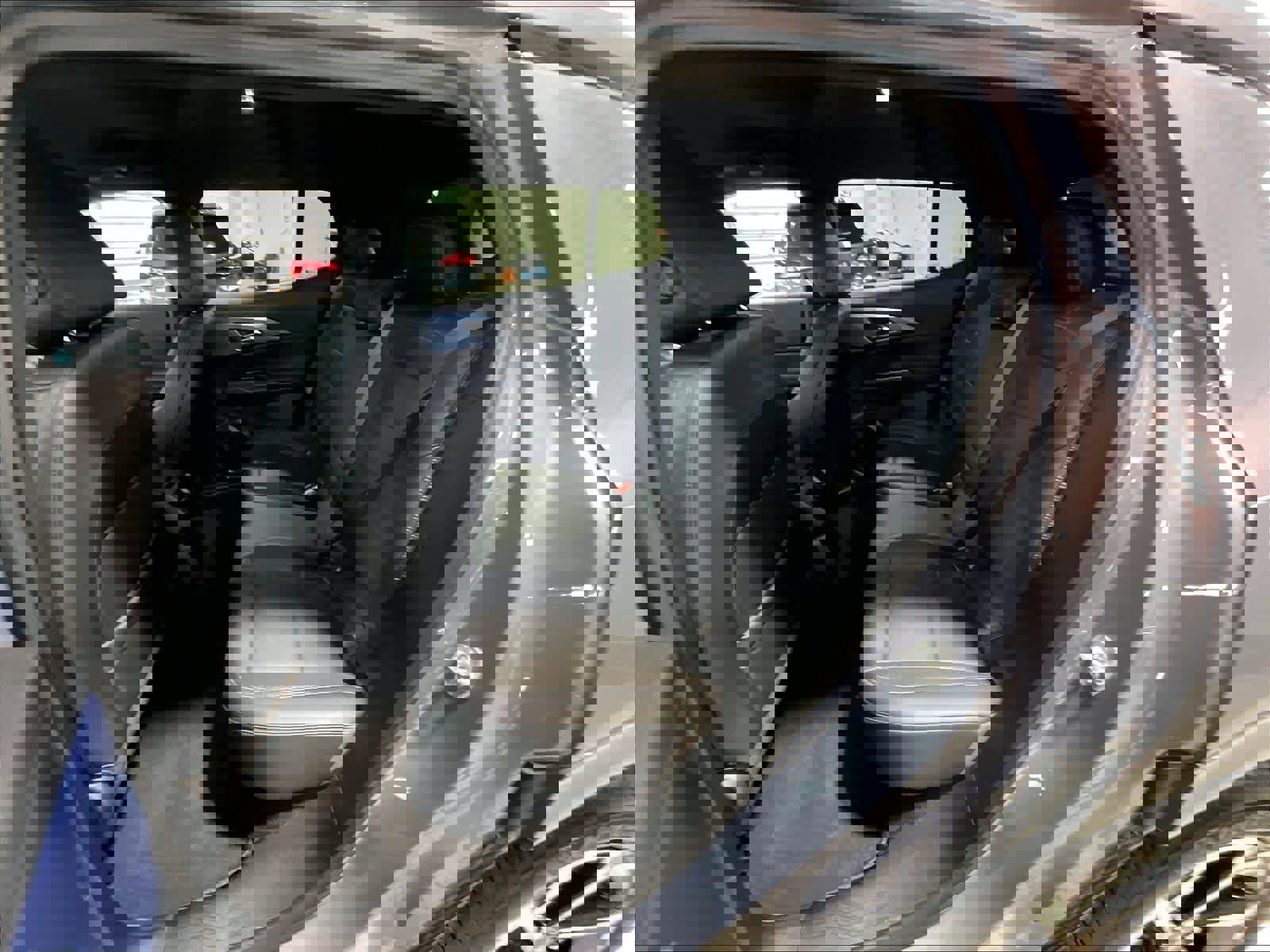 Used 2025 Chevrolet Equinox EV LT w/ Convenience Package image 15