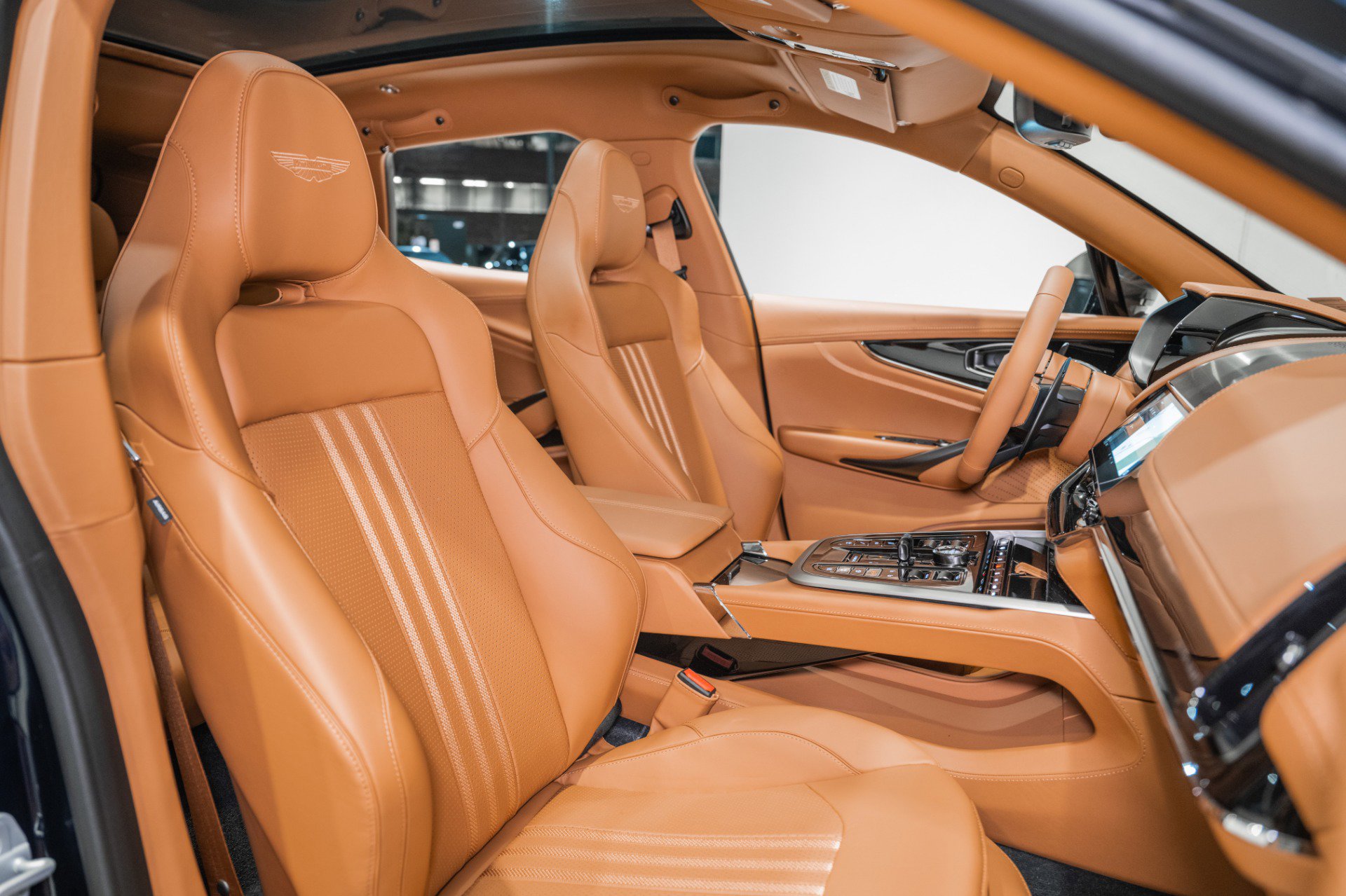 New 2026 Aston Martin DBX 707 image 22