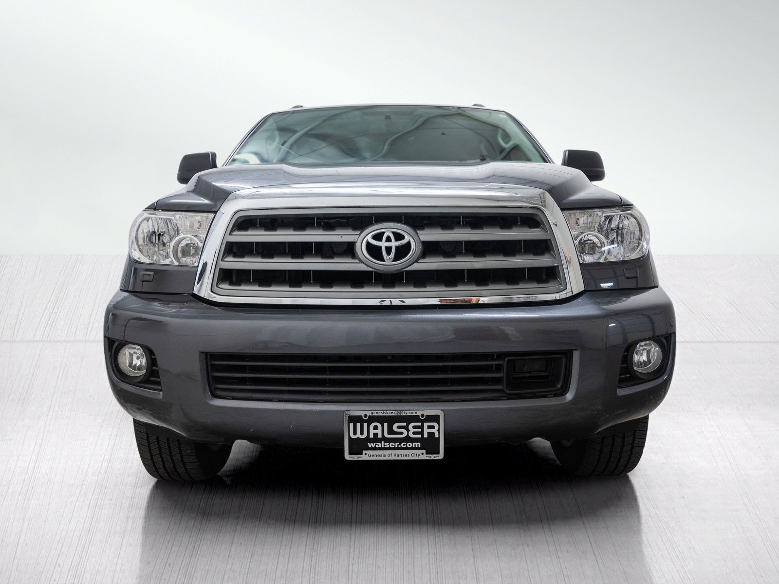 Used 2017 Toyota Sequoia Platinum AWD/4WD image 2