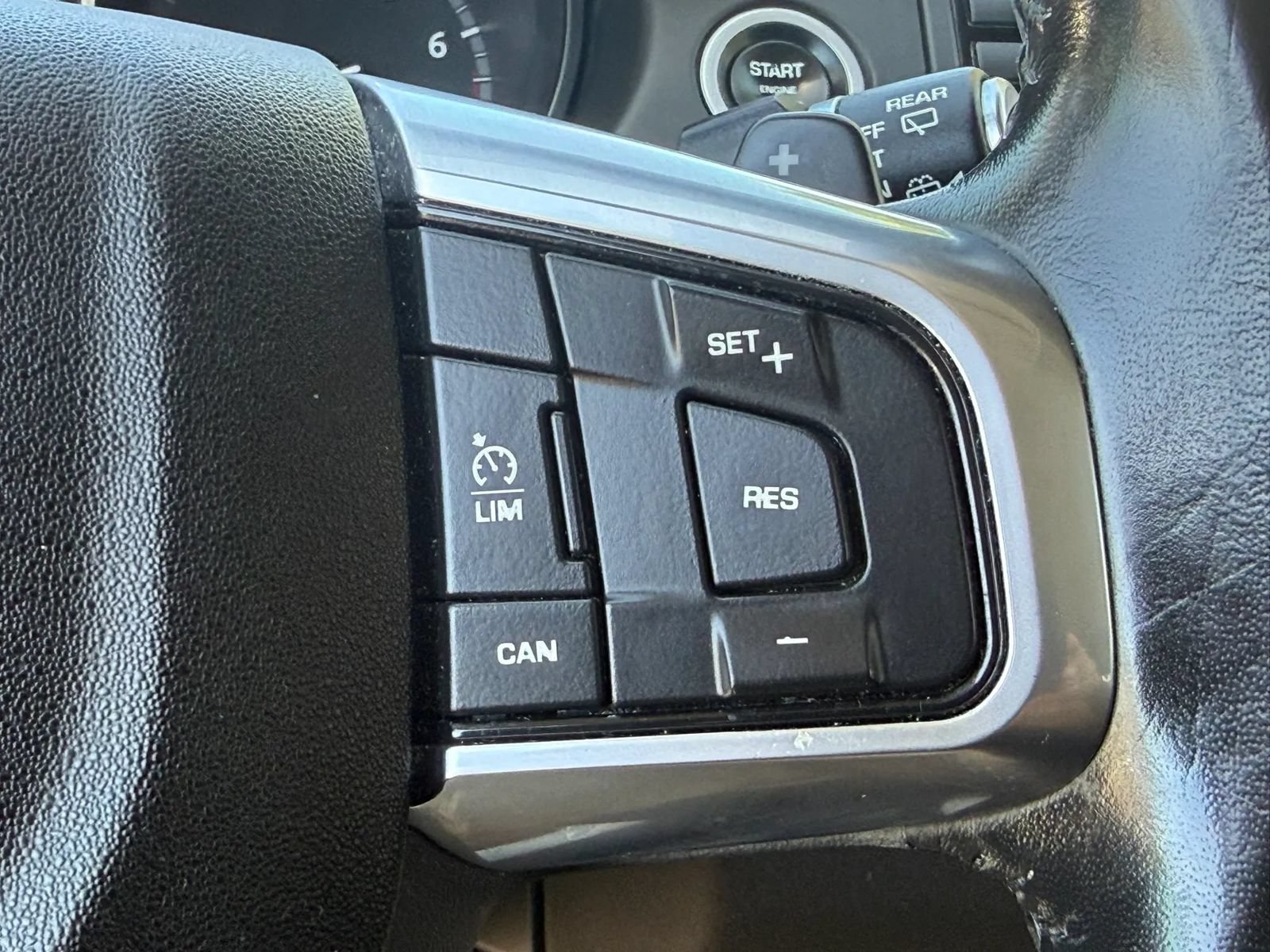 Used 2018 Land Rover Discovery Sport SE AWD/4WD image 24