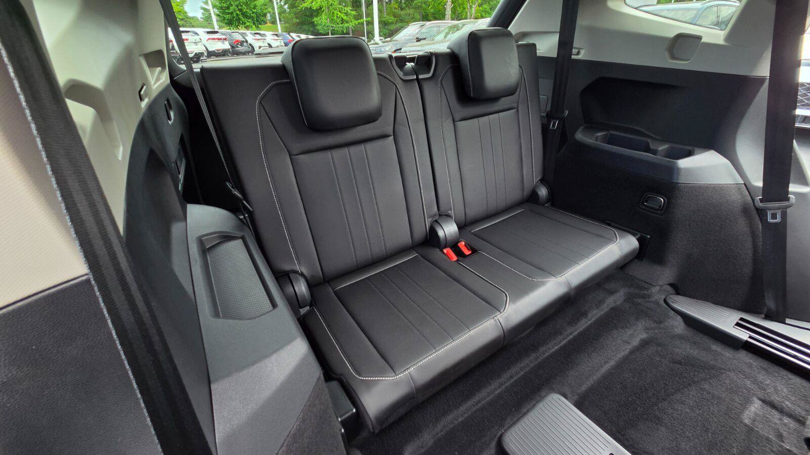 Certified 2023 Volkswagen Tiguan SE FWD image 47