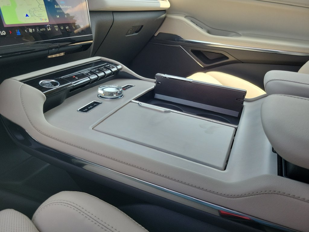 New 2026 Lincoln Navigator Premiere AWD/4WD image 29