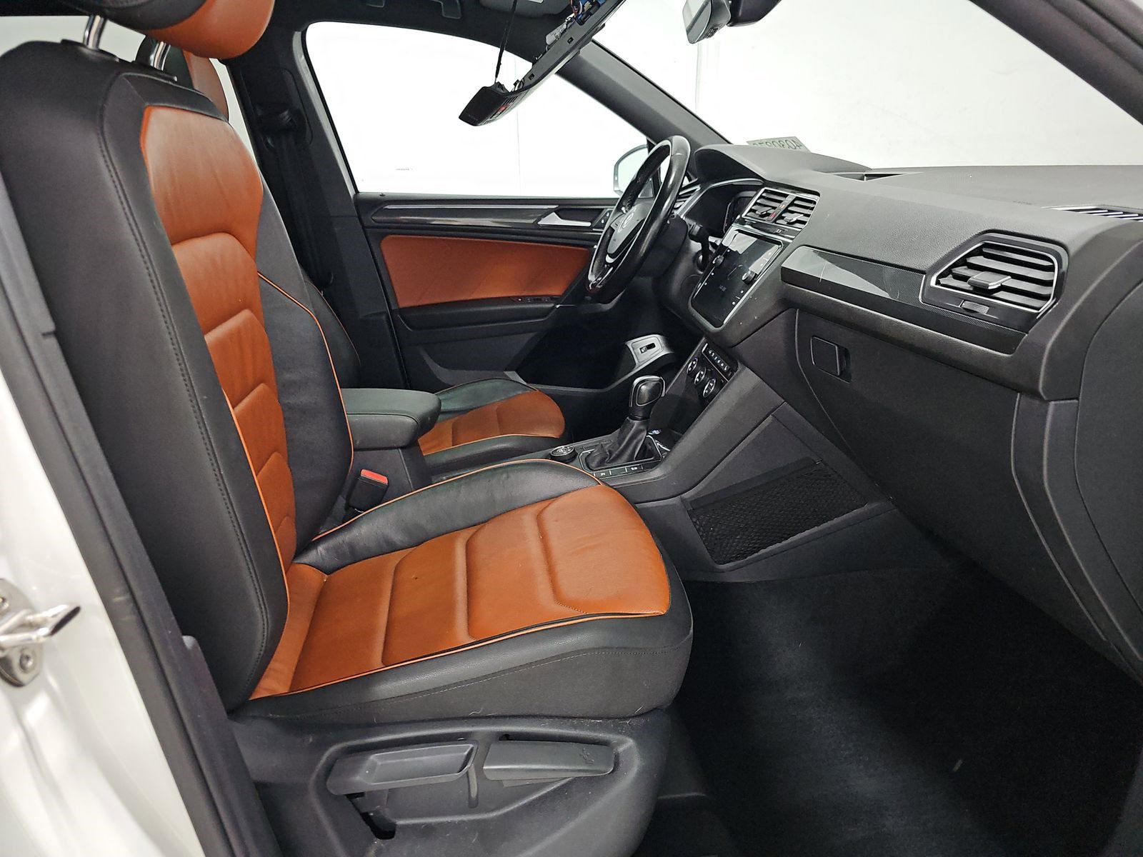 Used 2020 Volkswagen Tiguan SEL Premium R-Line image 10