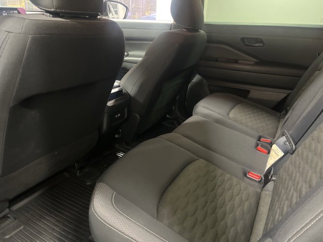 Used 2023 Nissan Pathfinder S image 30