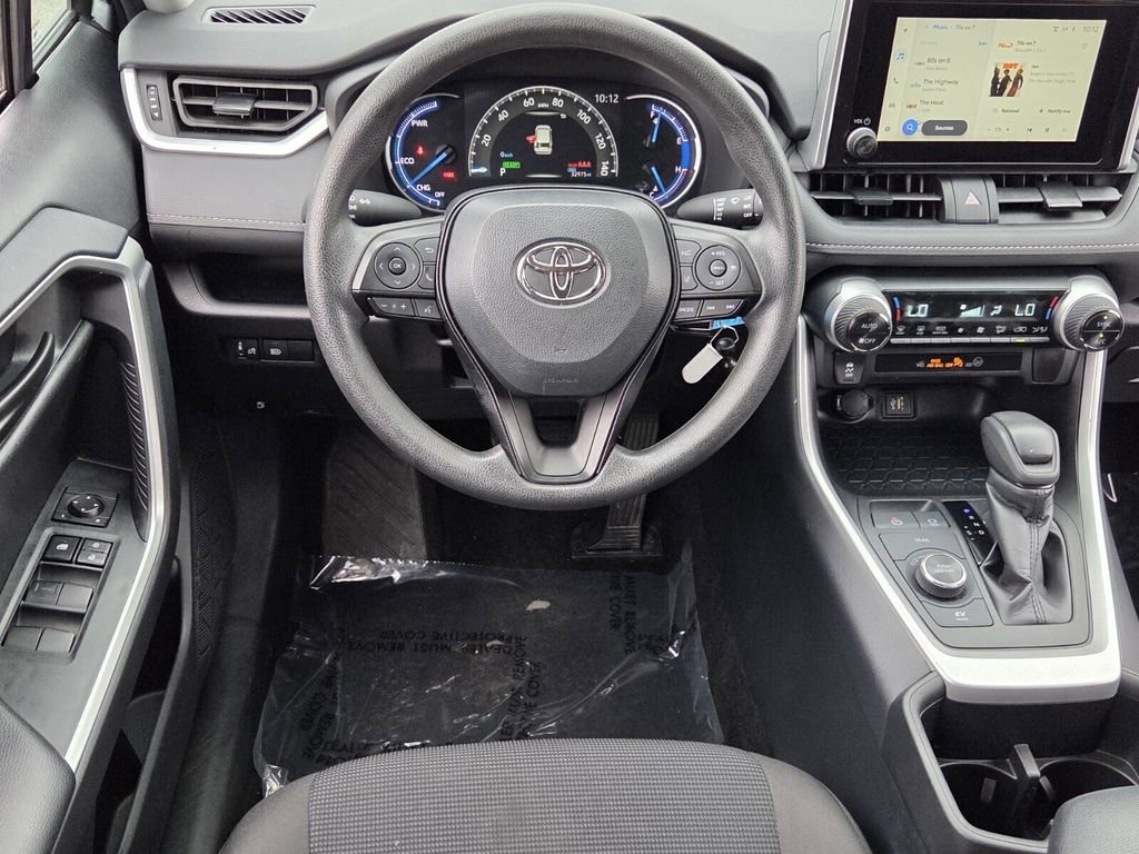 Used 2025 Toyota RAV4 LE image 7