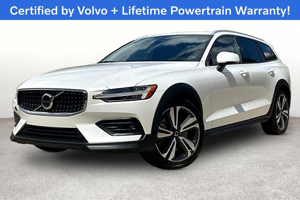 Used 2025 Volvo V60 B5 Cross Country Plus image 15