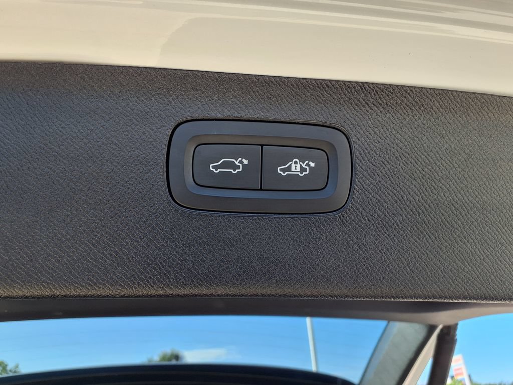 Certified 2025 Volvo XC90 B5 Core w/ Protection Package AWD/4WD image 14