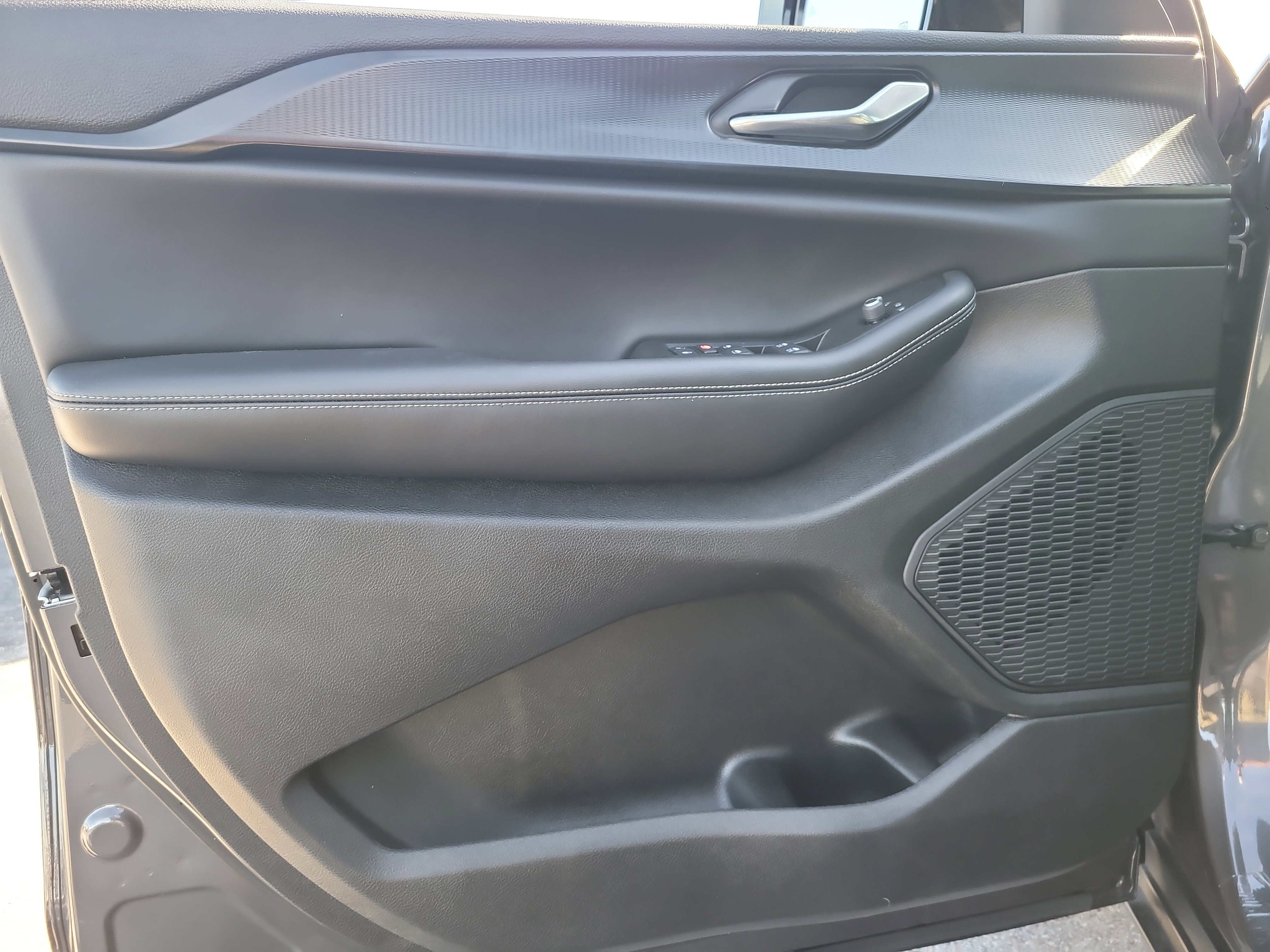 Used 2025 Jeep Grand Cherokee L Laredo image 16